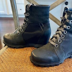 Women's Black Sorel Bootie or Boot